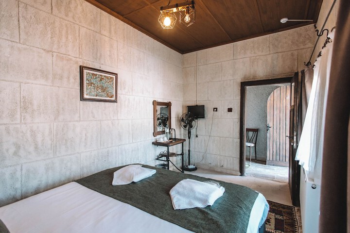 Room 42 of 83