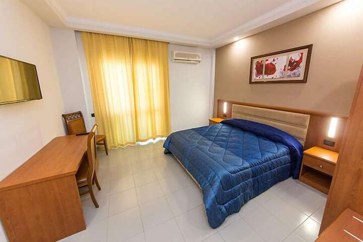 Room 10 of 50