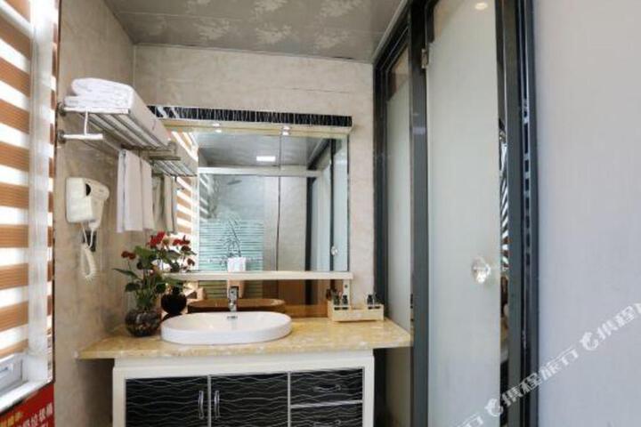 Zhouji Business Boutique Hotel