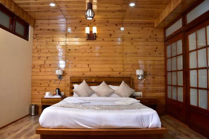 Room 4 of 20