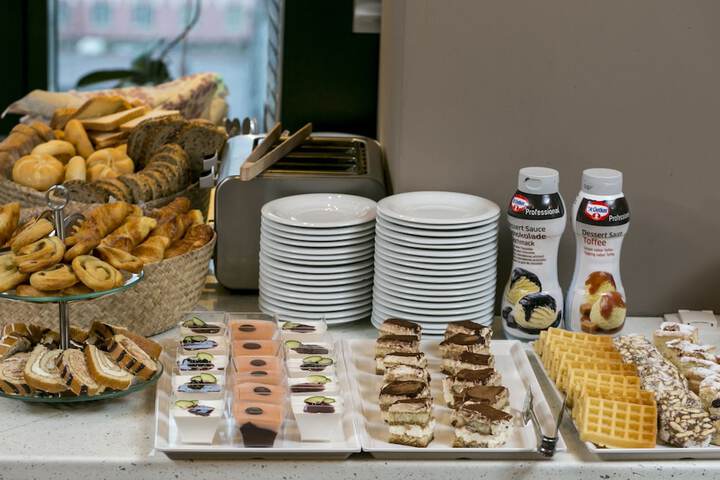 Breakfast/Coffee Service 97 of 108
