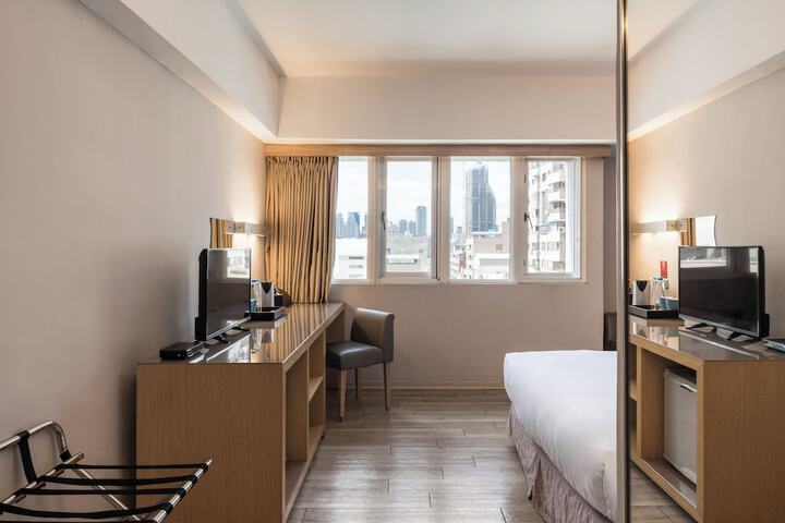 Room 4 of 41