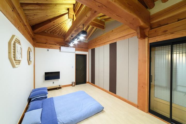 Room 9 of 52