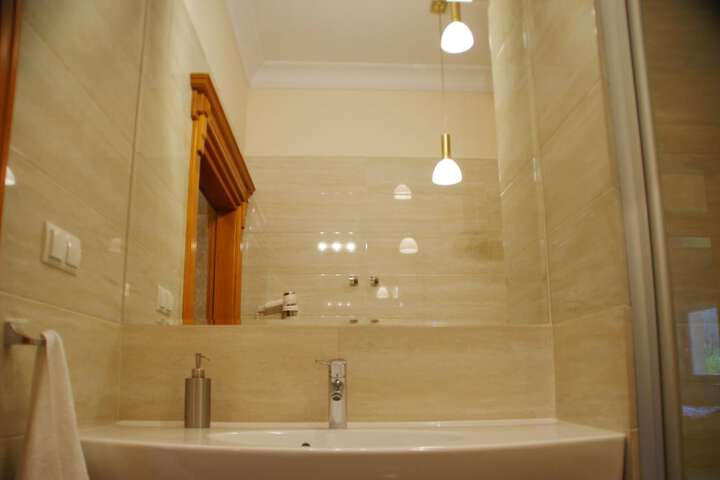 Room 6 of 38