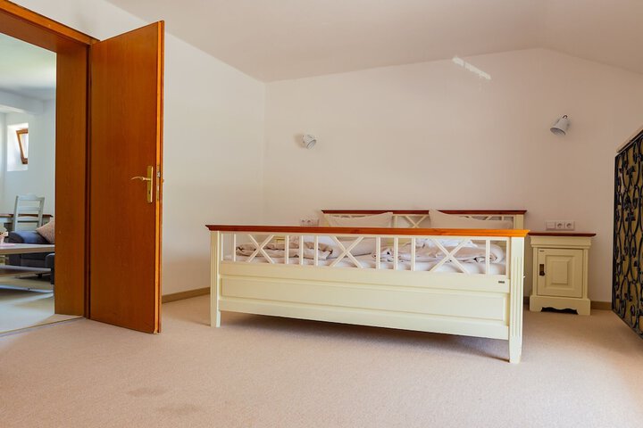 Room 3 of 75