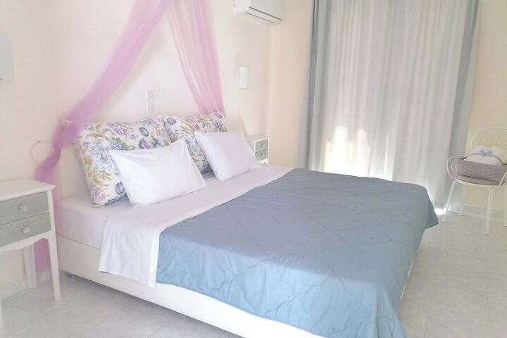 Room 32 of 70