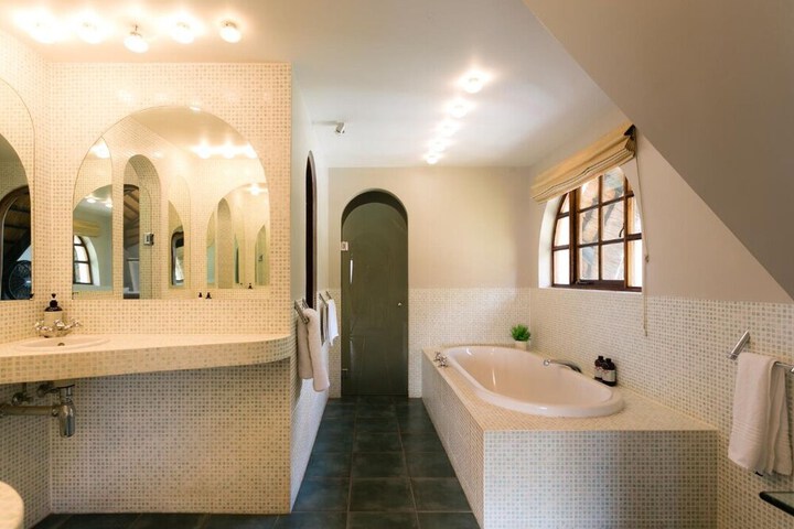 Room 25 of 44