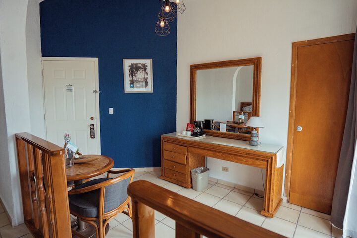 Room 18 of 108
