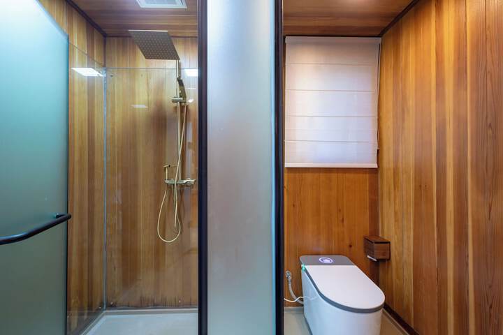 Room 100 of 183