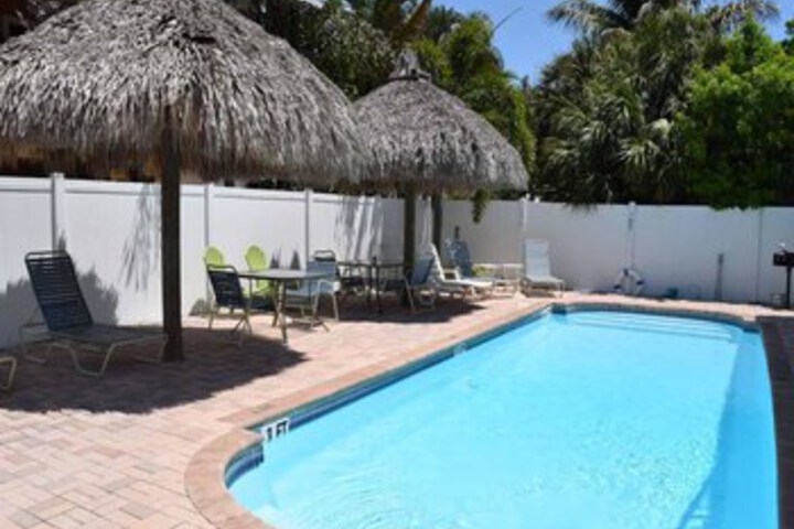 Pool 10 of 17