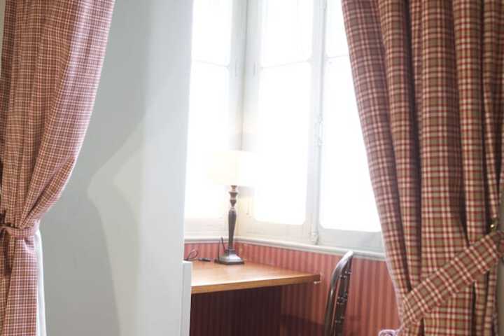 Room 10 of 107