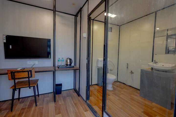 Room 18 of 61