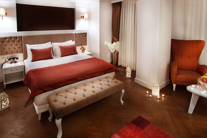 Room 8 of 35