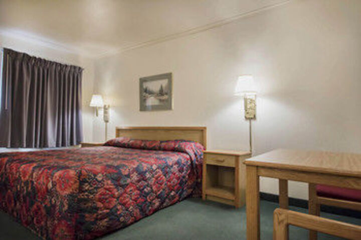 Room 5 of 16