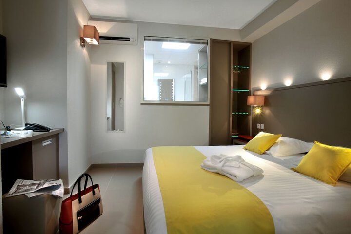 Room 3 of 51