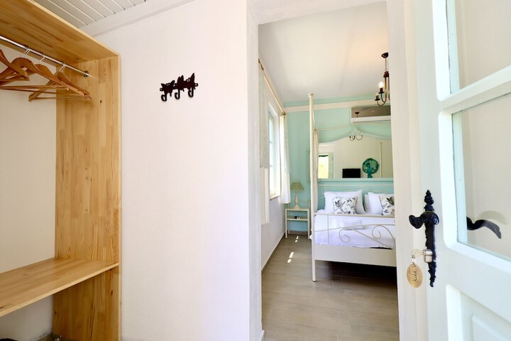 Room 27 of 142