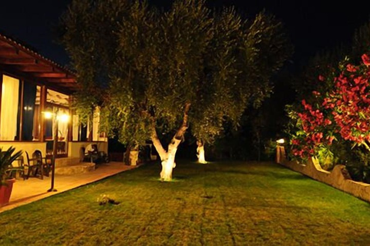 Hotel Exterior 44 of 52