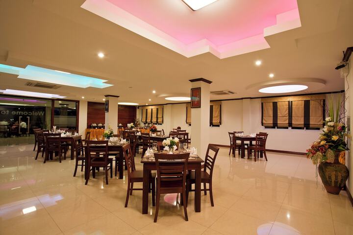 Dining 63 of 75