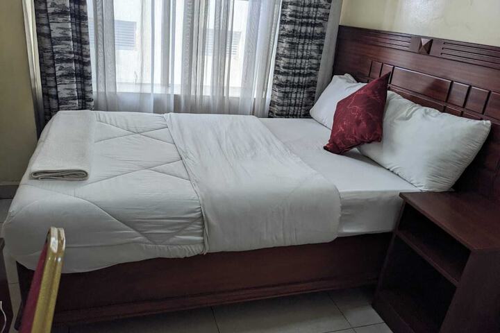 Room 12 of 16