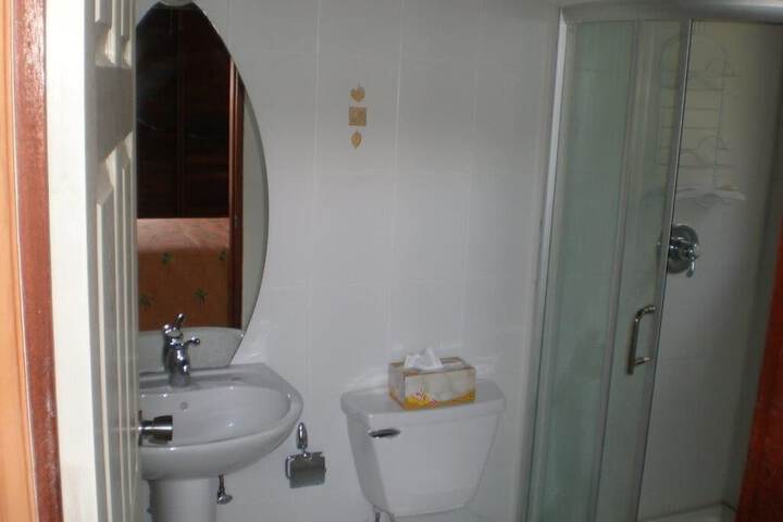 Room 7 of 12