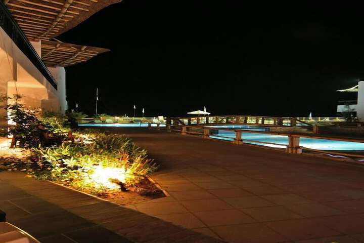 Hotel Exterior 18 of 19