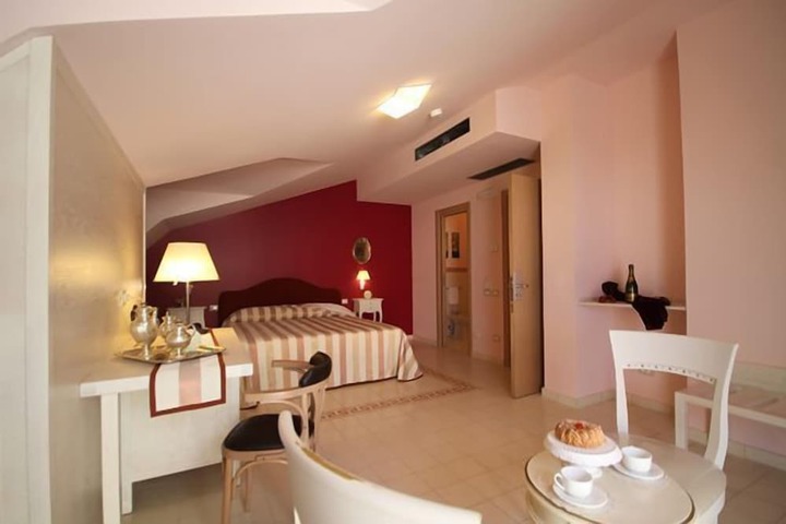 Room 10 of 42