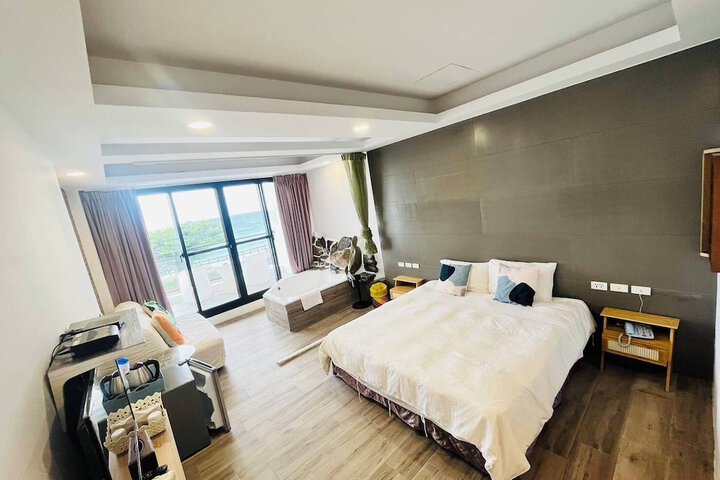 Room 9 of 40