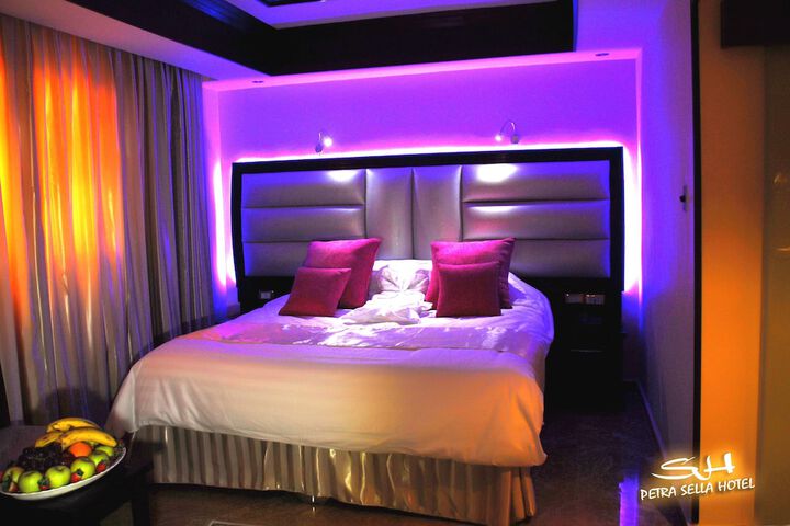 Room 5 of 43