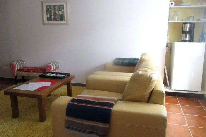 Room 6 of 14
