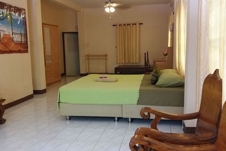 Room 7 of 51