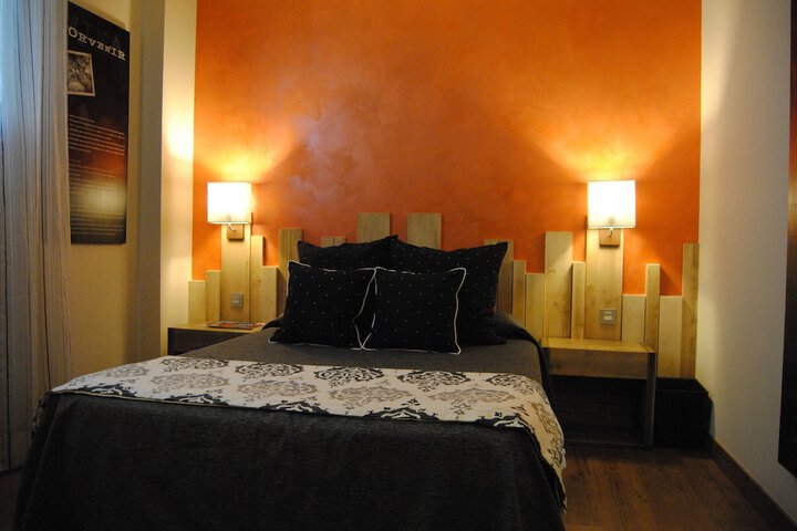 Room 11 of 76