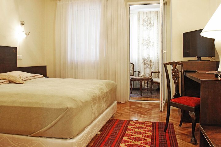 Room 6 of 49