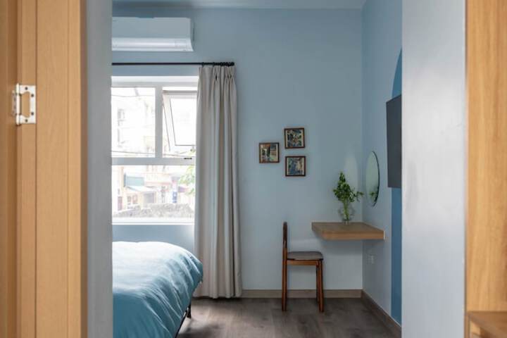 Room 27 of 61