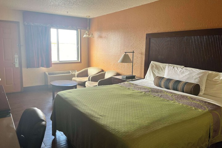 Room 15 of 34