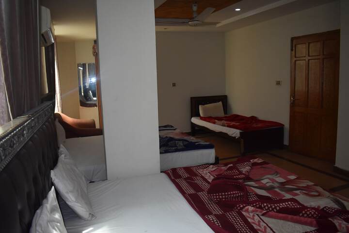 Room 5 of 8
