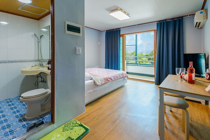 Room 15 of 102