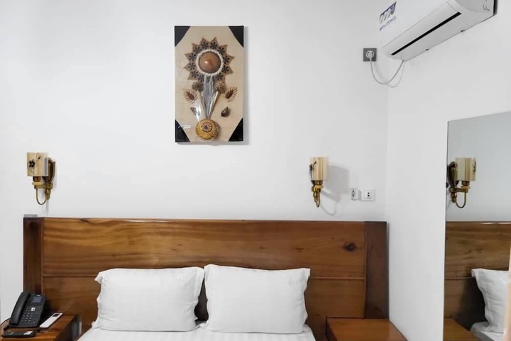 Room 4 of 79