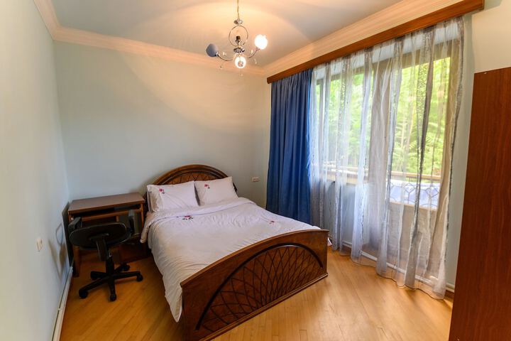 Room 5 of 27