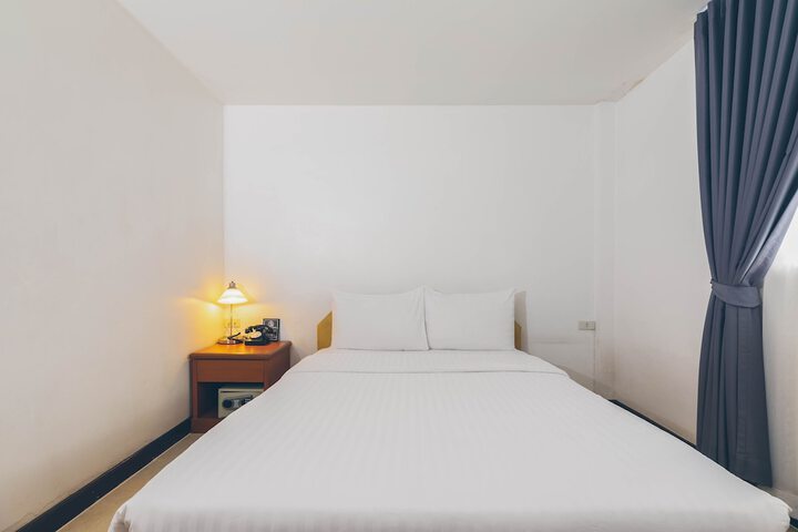 Room 12 of 28