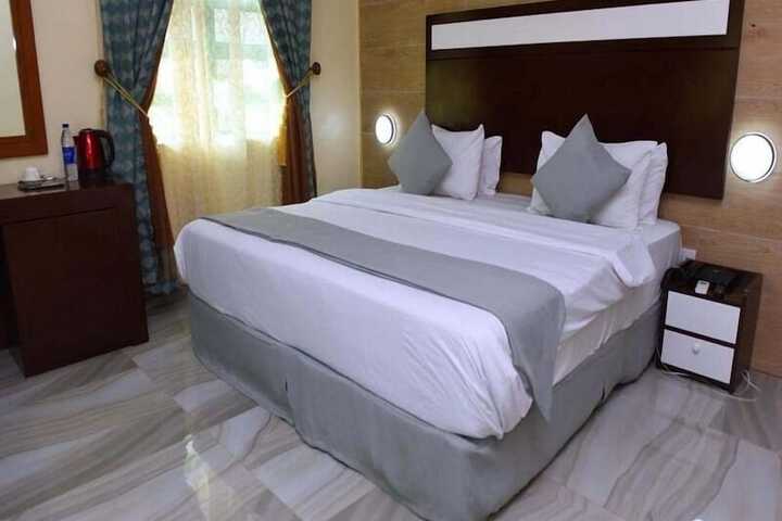 Room 16 of 33