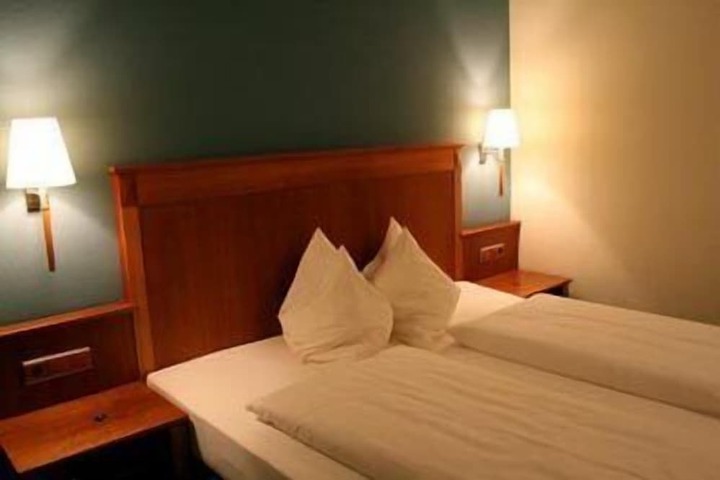 Room 4 of 69