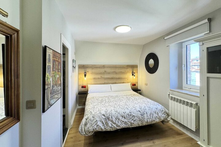 Room 13 of 37