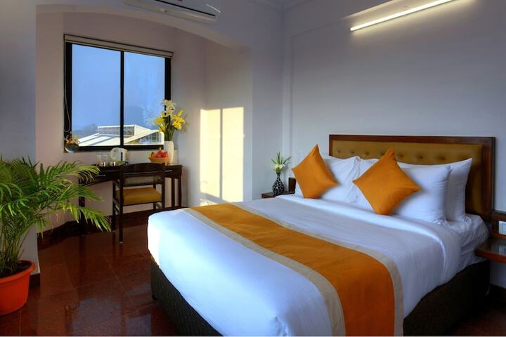 Room 8 of 20
