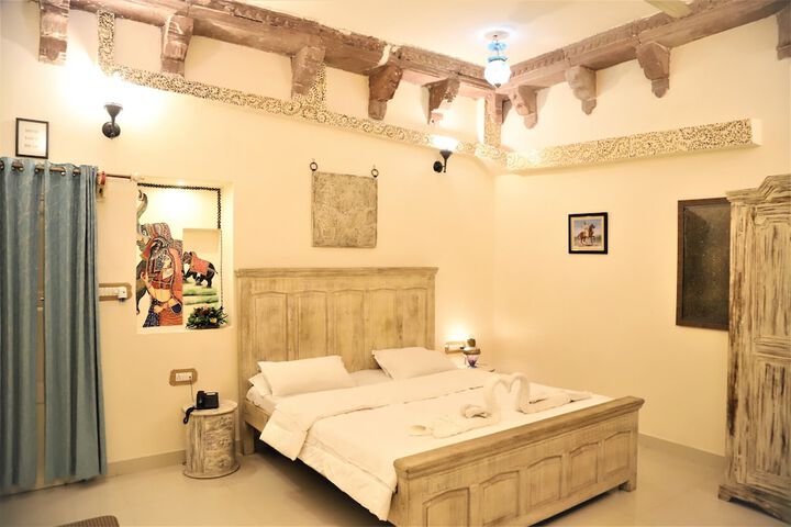 Room 28 of 97