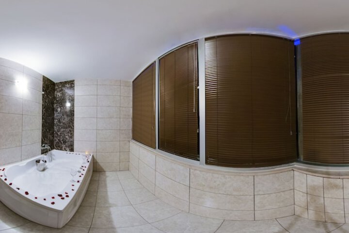 Room 8 of 8