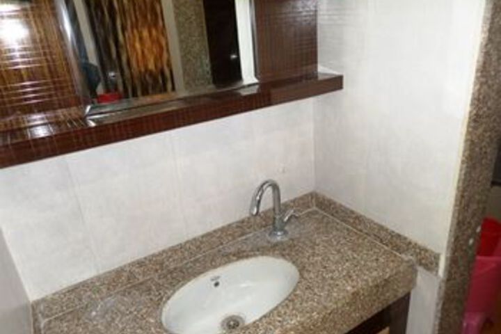 Room 6 of 26