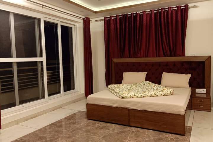 Room 3 of 20