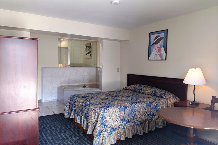 Room 11 of 32