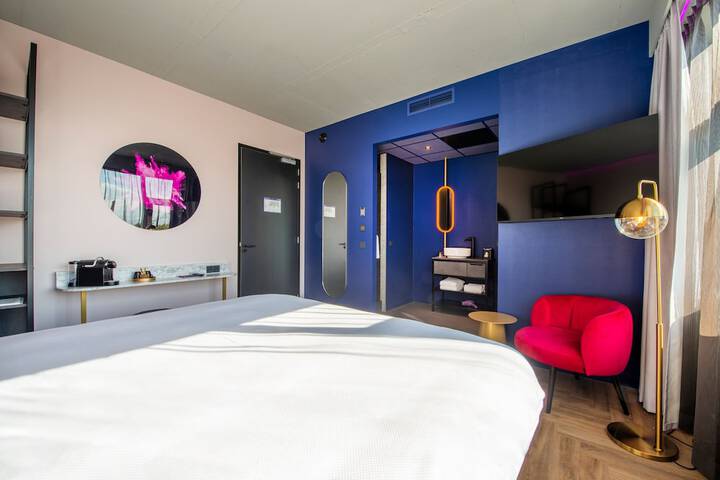 Room 17 of 44