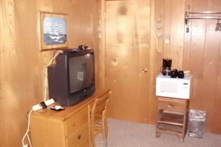 Room 8 of 12